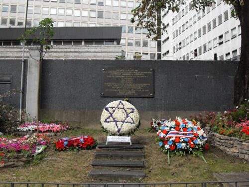 Memorial garden at the former Vel d'Hiv location (Wikimedia Commons)