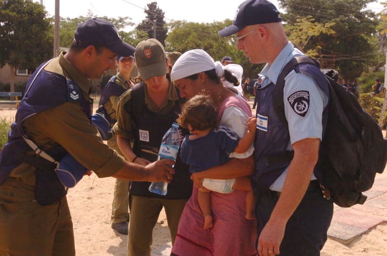 IDF gush gatif evacuating morag