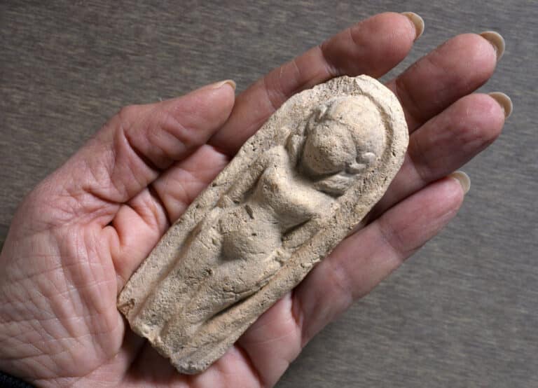 The 3,400 year old figurine. Photo: Clara Amit, courtesy of the Israel Antiquities Authority.