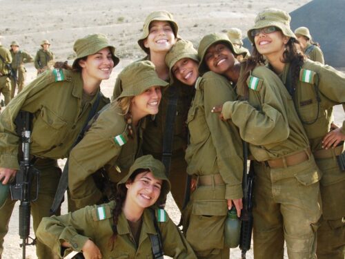 Female infantry instructors take a break from their intensive course in southern Israel on August 3, 2011. (Photo courtesy: Israel Defense Forces)