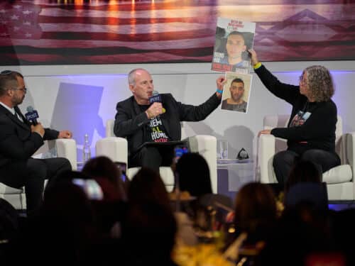 Freed hostages Keith and Aviva Siegel held up pics of hostages they hope will be freed in their interview at the JPost conference. (Perry Bindelglass)