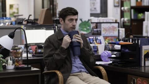 THE PAPER -- Episode 101 -- Pictured: Alex Edelman as Adam -- (Photo by: Aaron Epstein/PEACOCK)