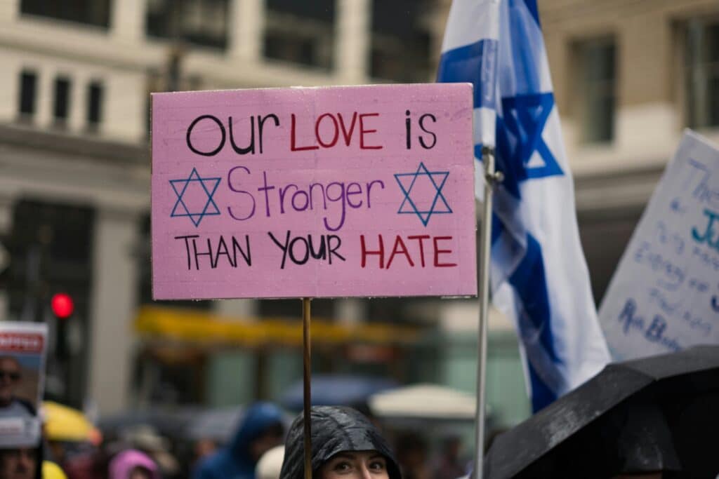 Sign supporting the Jewish community at a march against antisemitism (Photo by Levi Meir Clancy).